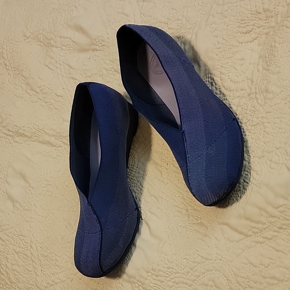 Womens shoes - Picture 1 of 7